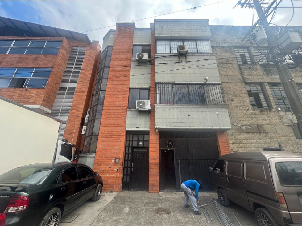 VENTA DE BODEGA INDEPENDIENTE CERCA A LA CENTRAL MAYORISTA EN ITAGUI - 1