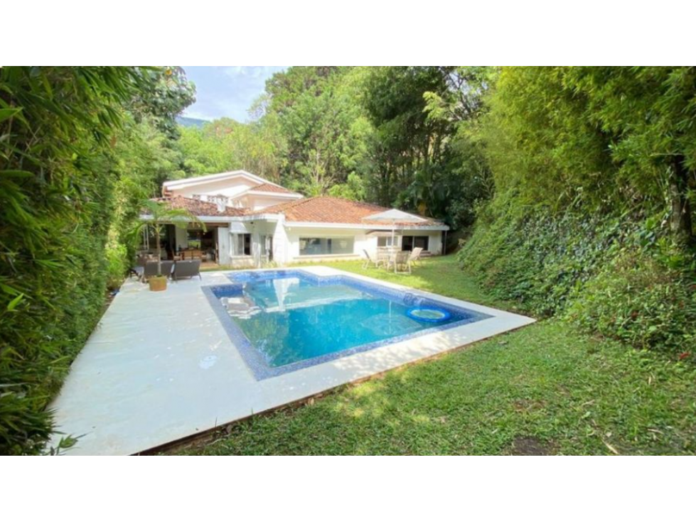 CASA EXCLUSIVA EN VENTA EN UNIDAD CERRADA EN LA CALERA EL POBLADO