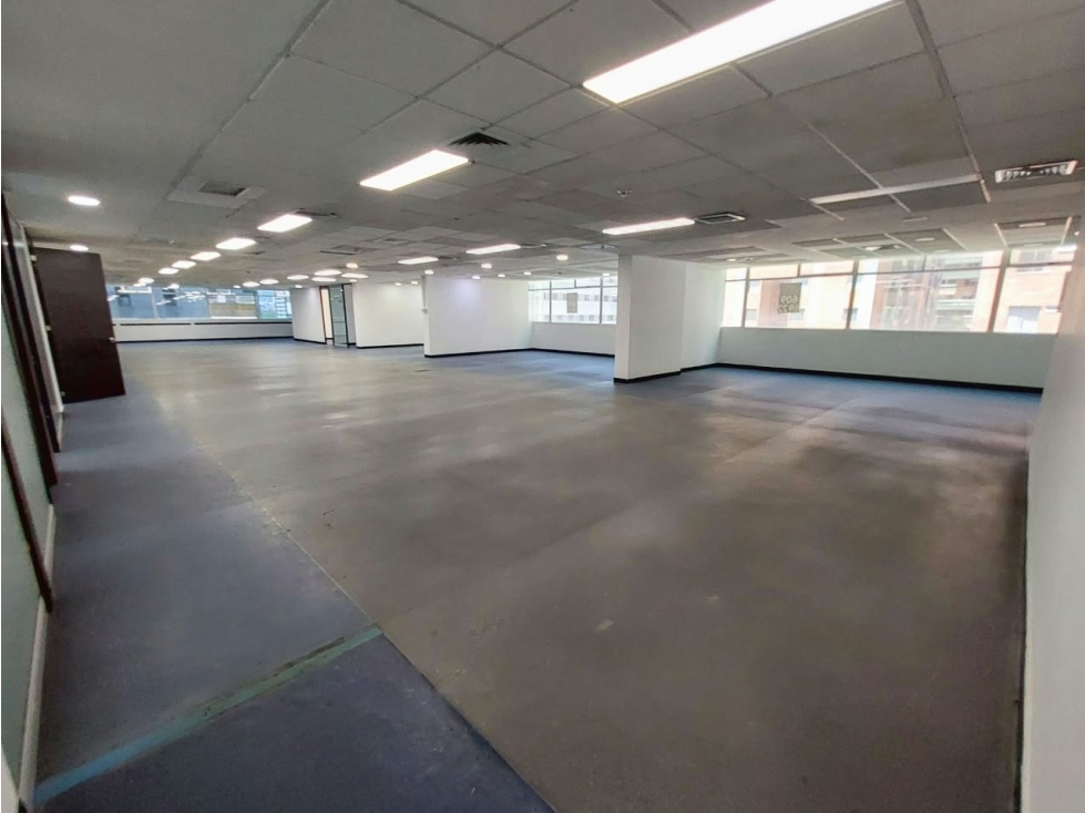 Venta de oficina sector Ciudad del Rìo Medellìn - 1
