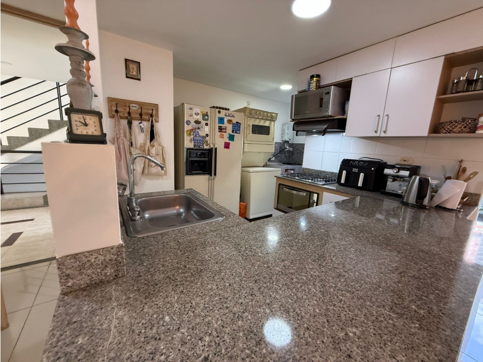 BAJO DE PRECIO AMPLIO Y HERMOSO APARTAMENTO EN SABANETA — foto 5