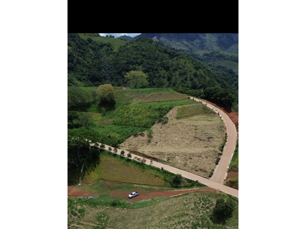 LOTE PARA LA VENTA EN PARCELACIÓN HACIENDA SANTA CLARA, BOLOMBOLO - 2