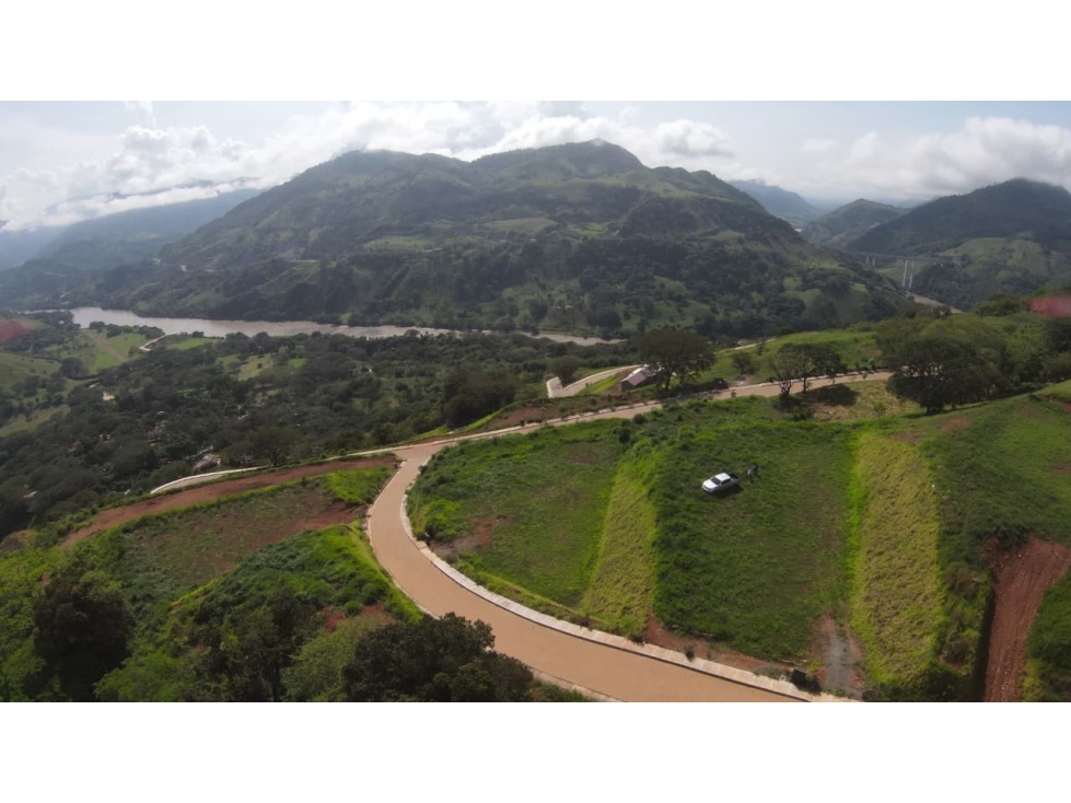 LOTE PARA LA VENTA EN PARCELACIÓN HACIENDA SANTA CLARA, BOLOMBOLO - 4