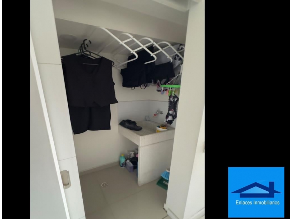 Venta De Apartamento En La Loma De Los Bernal, Medellin — foto 3