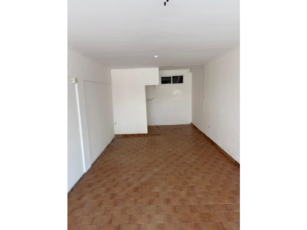 Local comercial con importante vidriera - 4