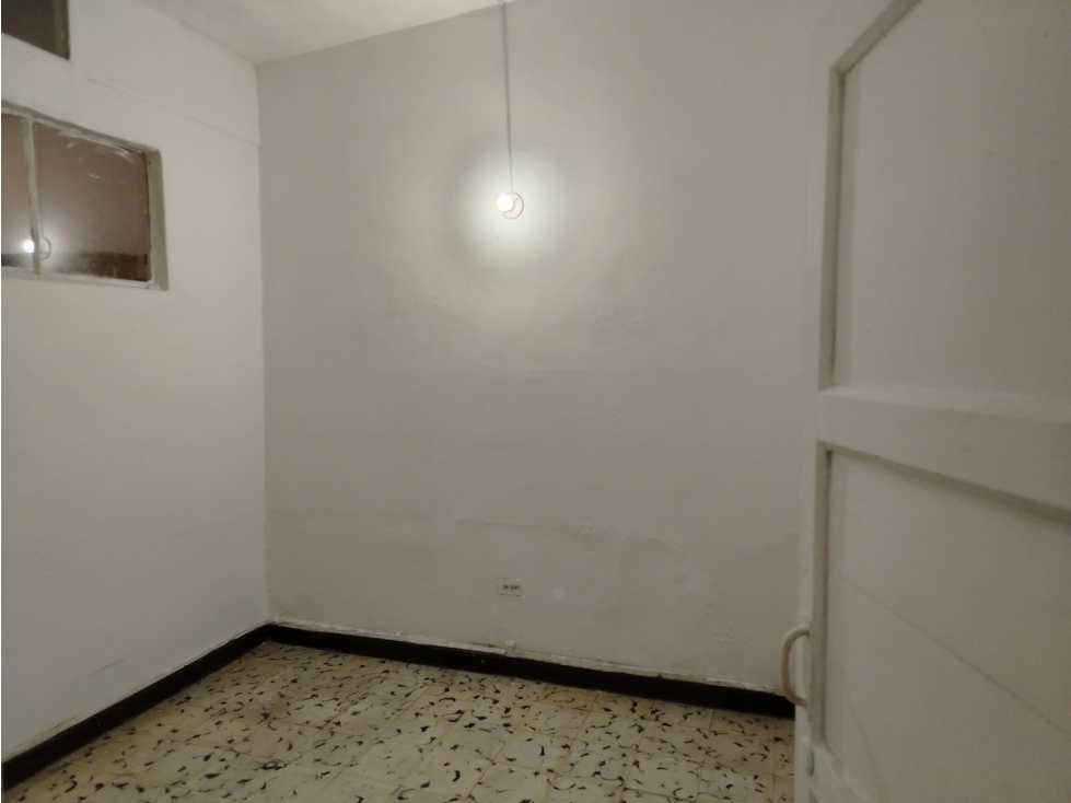 CASA COMERCIAL EN EL SECTOR DE CALASANZ