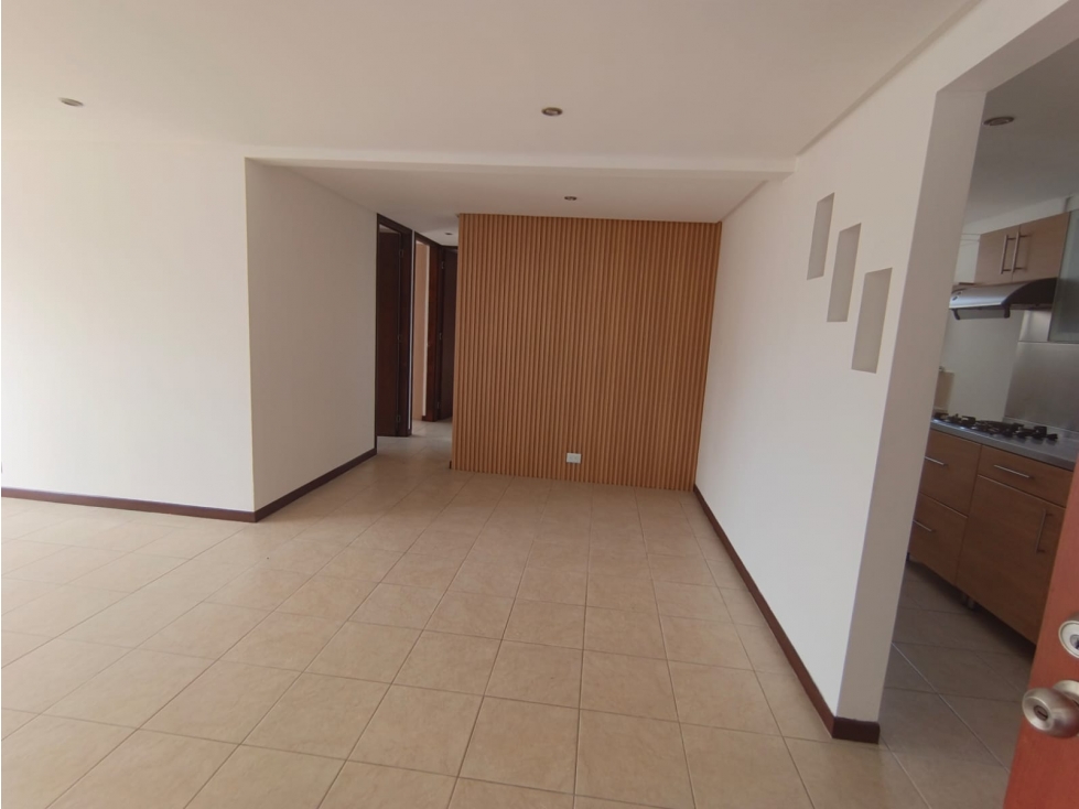 APARTAMENTO EN RENTA EN EL SECTOR DE LOS COLORES — foto 2