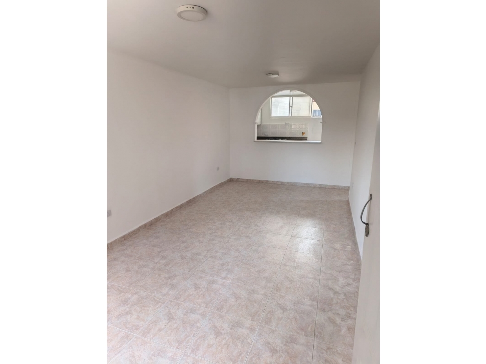 APARTAMENTO EN RENTA EN EL SECTOR DE LOS COLORES — foto 2