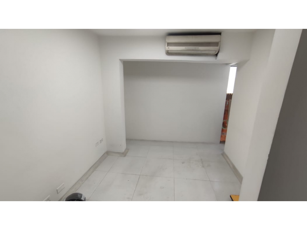 BODEGA EN ARRIENDO UBICADA EN EL SECTOR CARIBE