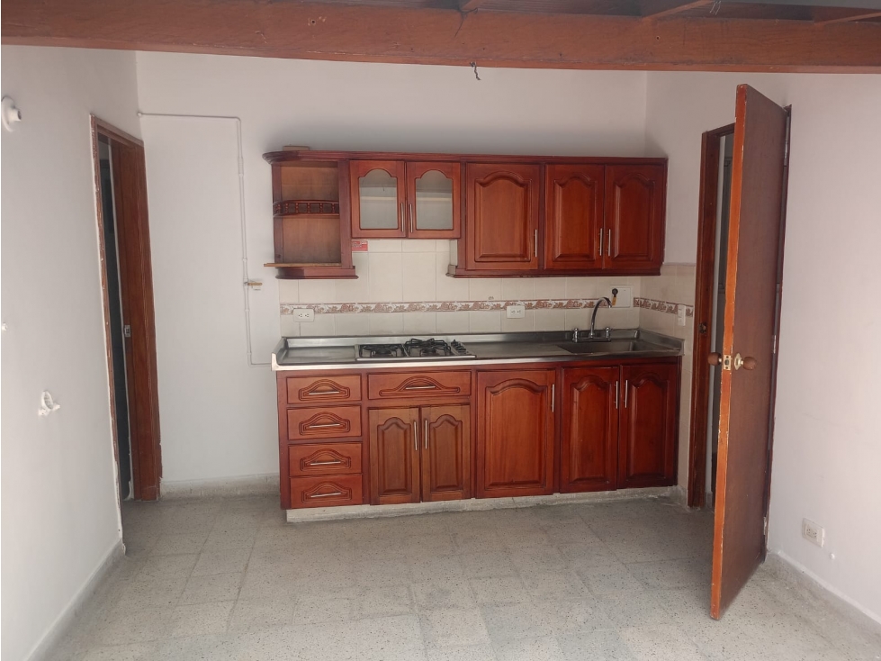 CASA LOCAL EN ARRIENDO SECTOR ESTADIO