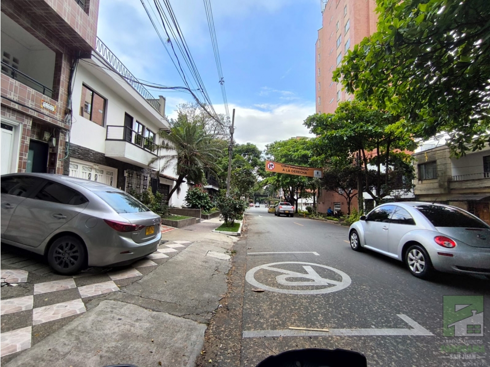 VENDO CASA EN LAURELES CERCA AL EXITO