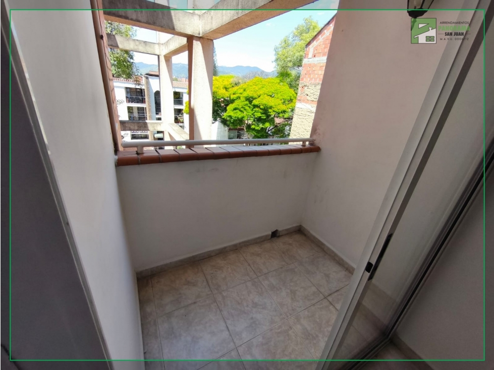 ARRIENDO APARTAMENTO EN LOS COLORES — foto 2