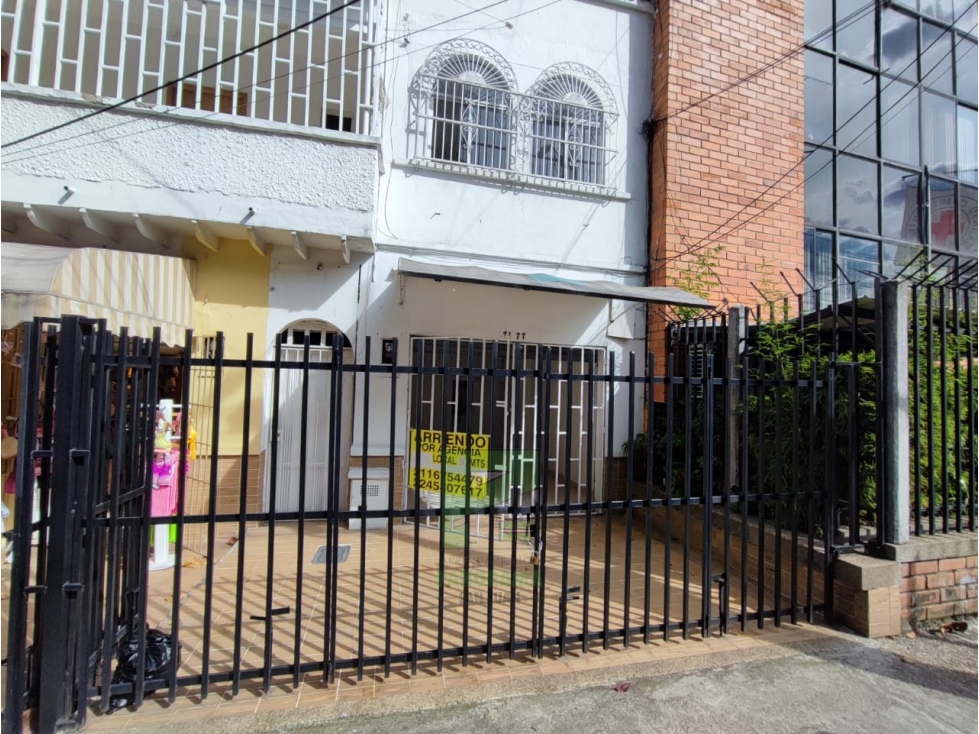 ARRIENDO LOCAL EN LAURELES 