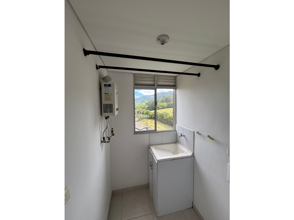 ARRIENDO APARTAMENTO EN LA ESTRELLA - SECTOR FERRERIA — foto 2