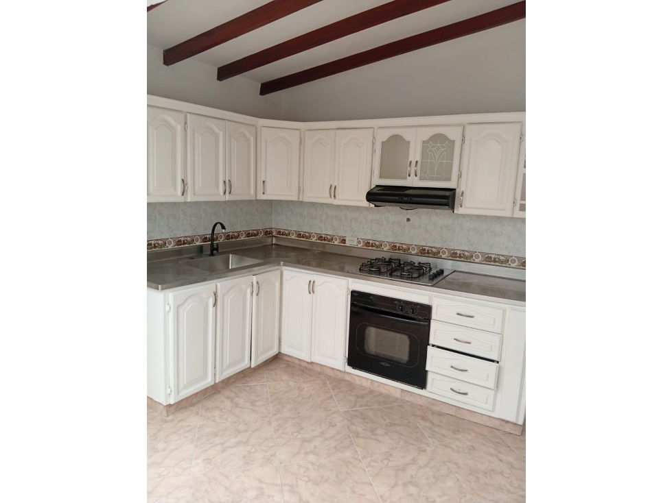 CASA SE ARRIENDA EN ENVIGADO - BARRIO OBRERO