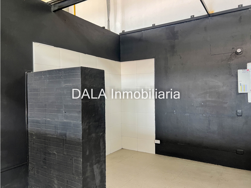 SE ARRIENDA LOCAL COMERCIAL EN EL CENTRO EN CHIA - 2