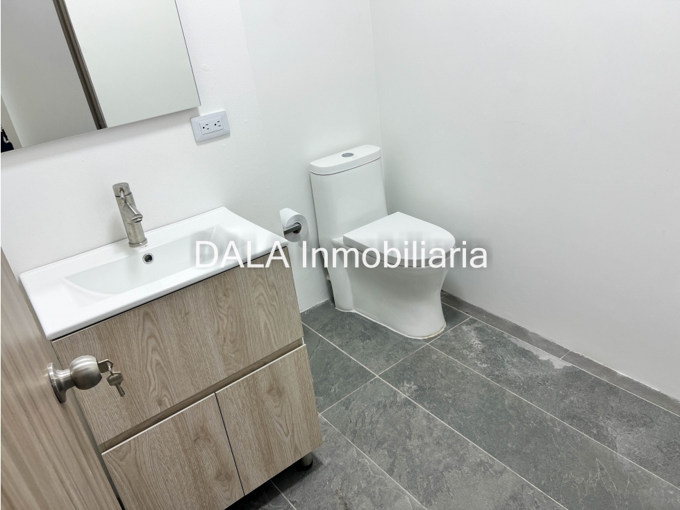 SE ARRIENDA OFICINA EN EL COMERCIAL CENTRO CHIA - 2