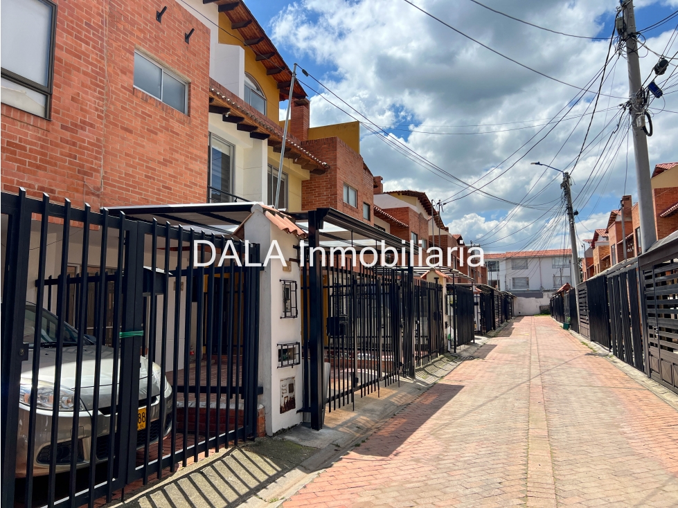 SE VENDE CASA EN COTA SECTOR CENTRO