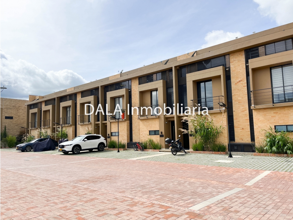 SE VENDE CASA EN CHIA CONJUNTO FIQUE, INMOBILIARIAS CHÍA