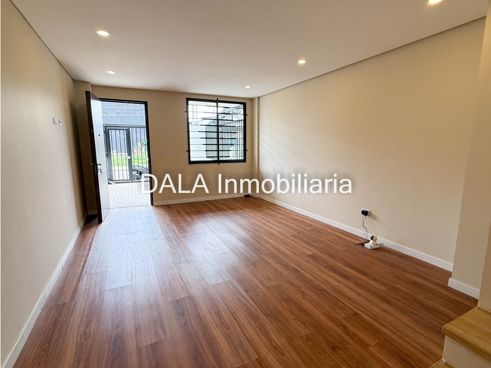 SE VENDE HERMOSA CASA INDEPEDIENTE EN COTA — foto 3