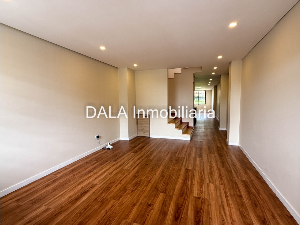 SE VENDE HERMOSA CASA INDEPEDIENTE EN COTA — foto 2