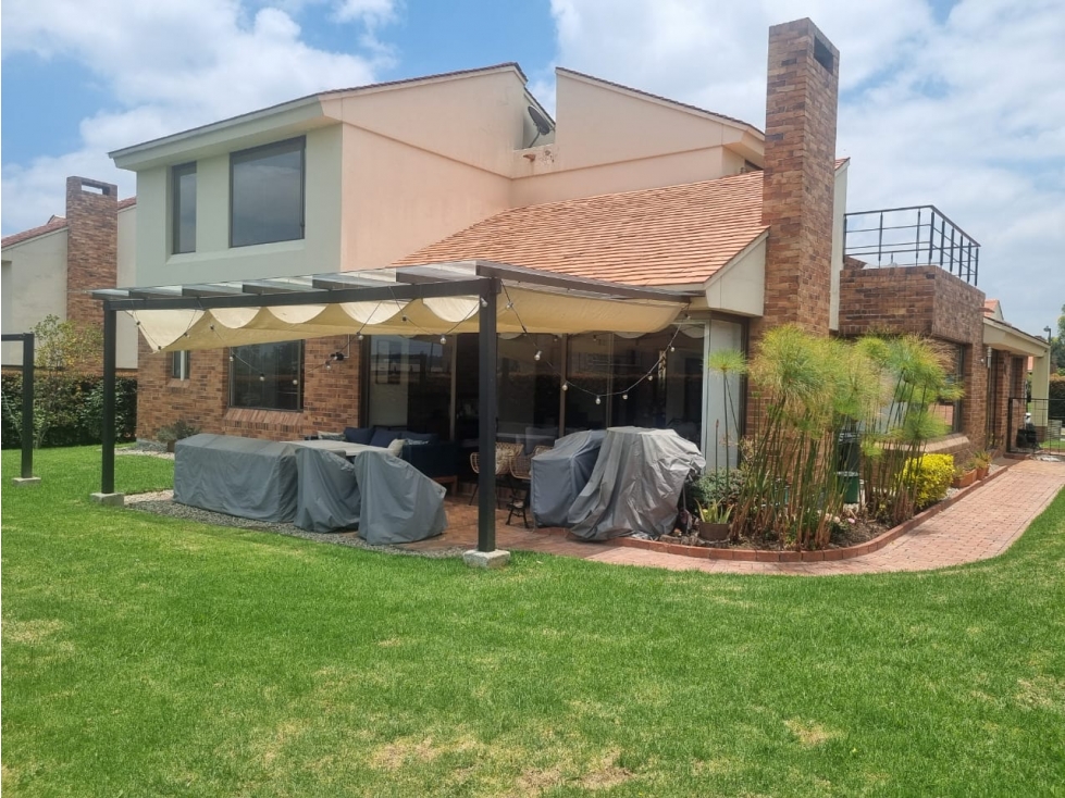 Hermosa casa en condominio campestre en Cota - 2