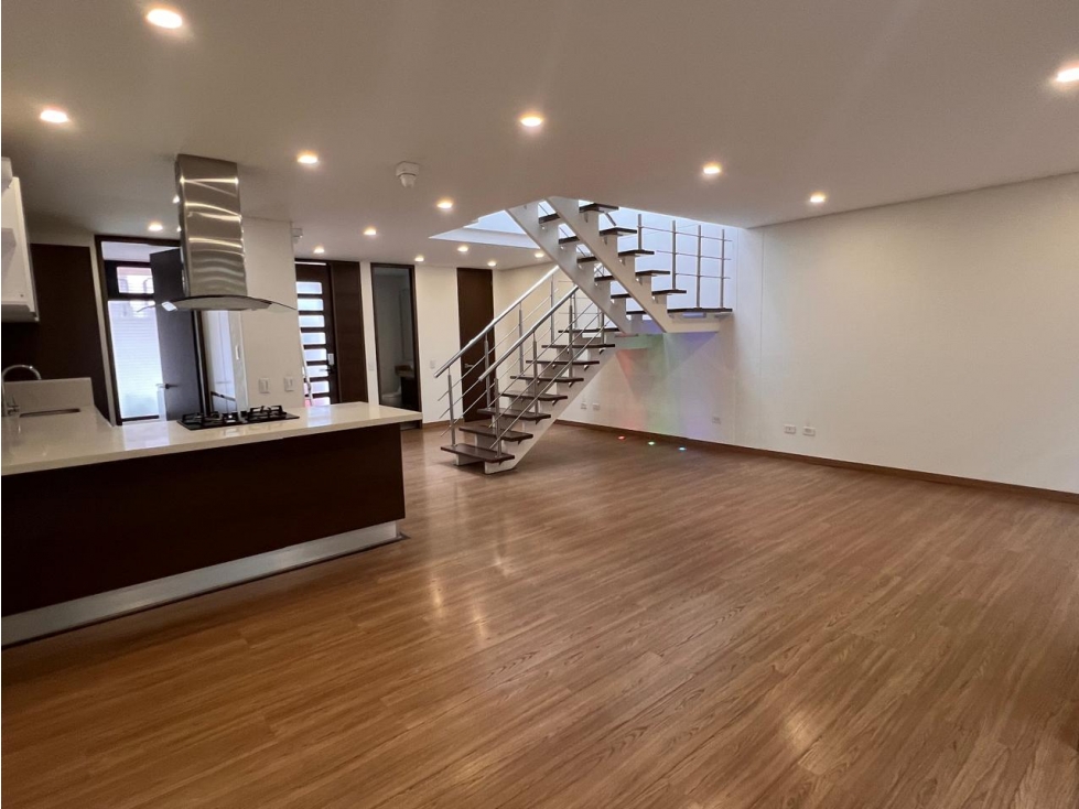 Hermosa casa en condominio campestre en Cota