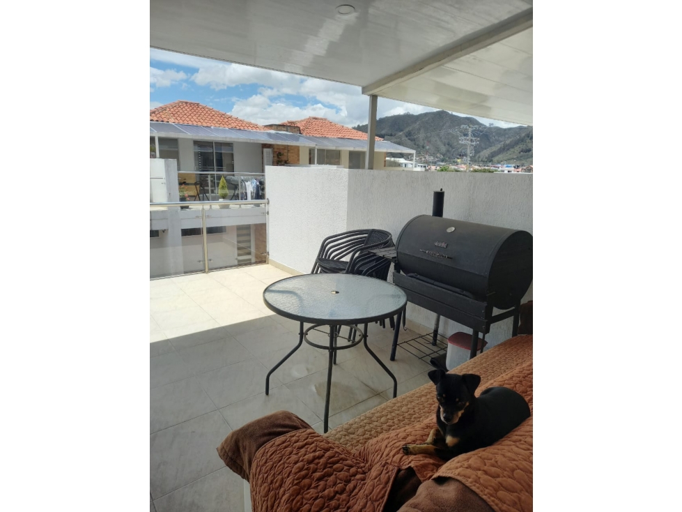 Casa en venta conjunto cerrado en cota con paneles solares
