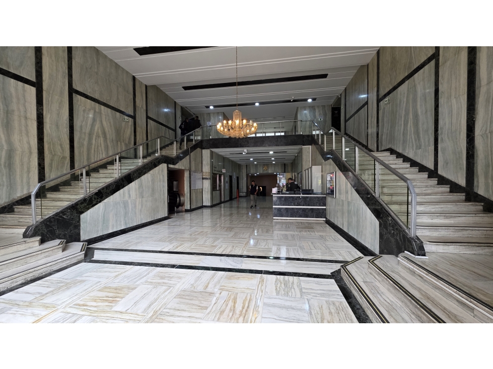 SE VENDE OFICINA EDIFICIO COLSEGUROS CENTRO DE BOGOTA - 2