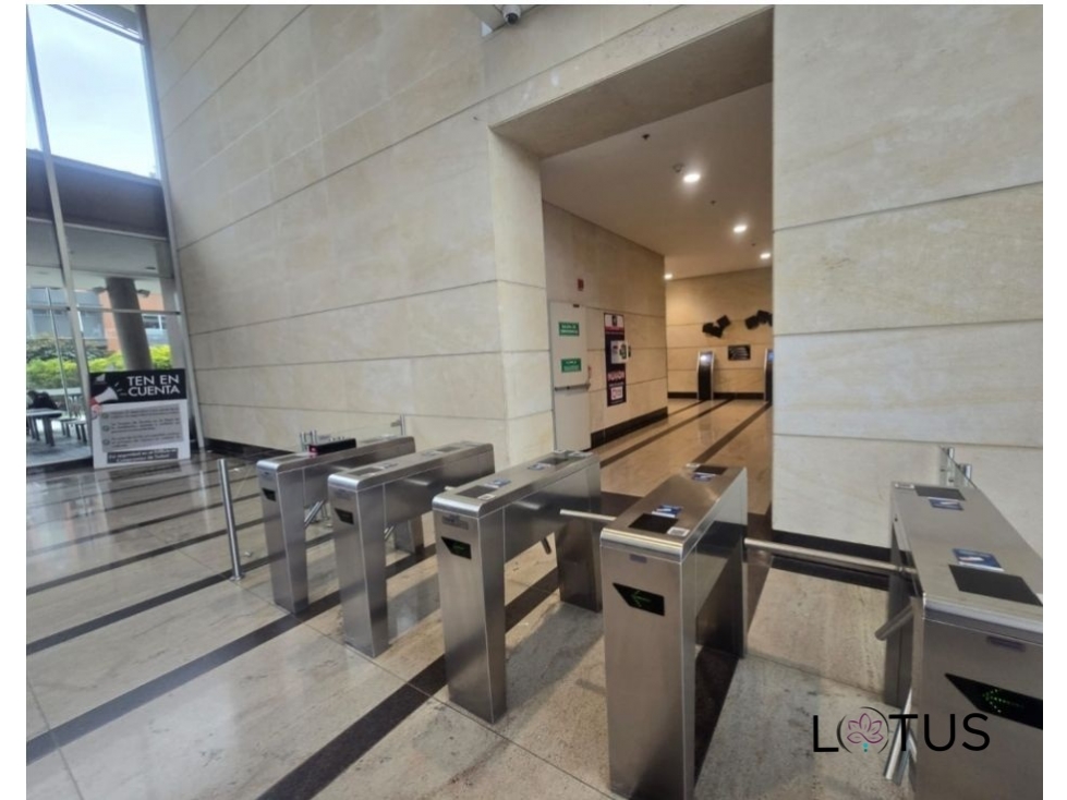 SE ARRIENDA OFICINA EN PONTEVEDRA - EDIFICIO VARDI — foto 2