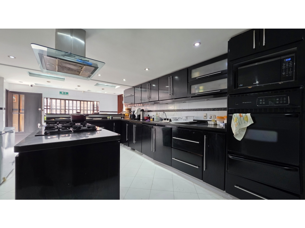 SE VENDE CASA REMODELADA COLIVING EN NIZA ANTIGUA — foto 3