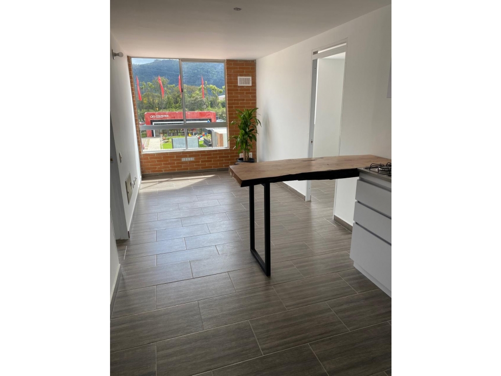 APARTAMENTO REMODELADO EN VENTA EN LAGOS DE TORCA