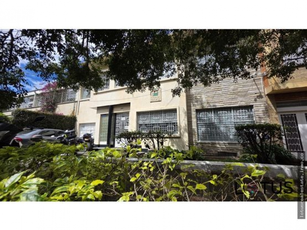 SE VENDE CASA CON USO COMERCIAL EN LA SOLEDAD PARKWAY