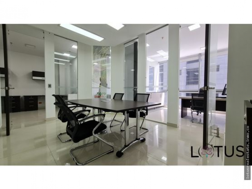 SE VENDE OFICINA EDIFICIO KRYSTAL NORTH POINT