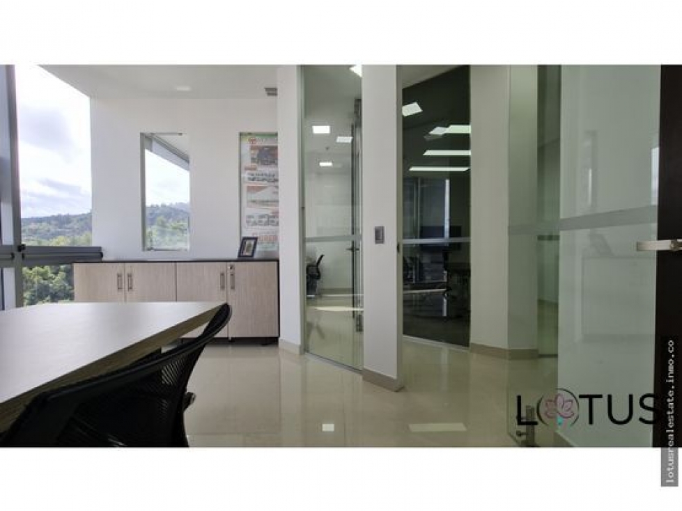 SE VENDE OFICINA EDIFICIO KRYSTAL NORTH POINT — foto 4