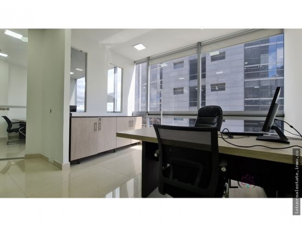 SE VENDE OFICINA EDIFICIO KRYSTAL NORTH POINT — foto 2