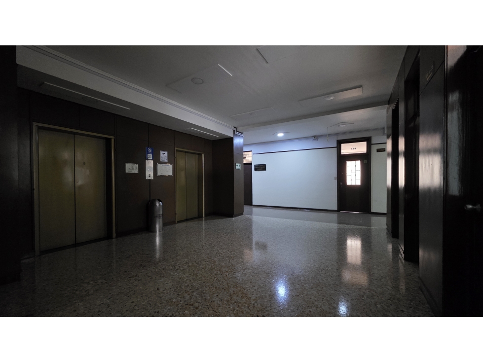 SE VENDE OFICINA EDIFICIO COLSEGUROS CENTRO DE BOGOTA - 5