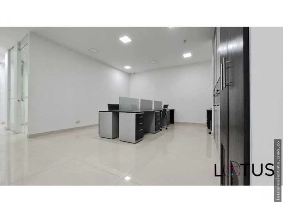 SE VENDE OFICINA EDIFICIO KRYSTAL NORTH POINT — foto 5