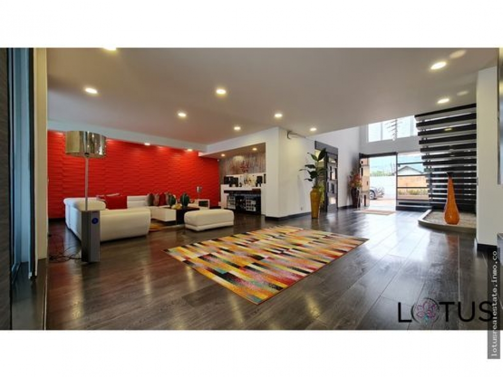 SE VENDE CASA DE LUJO CON PISCINA EN SAN JOSE DE BAVARIA