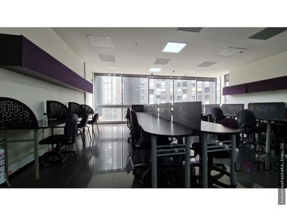 SE VENDE OFICINA EN EL EDIFICIO NORTH POINT AMOBLADA