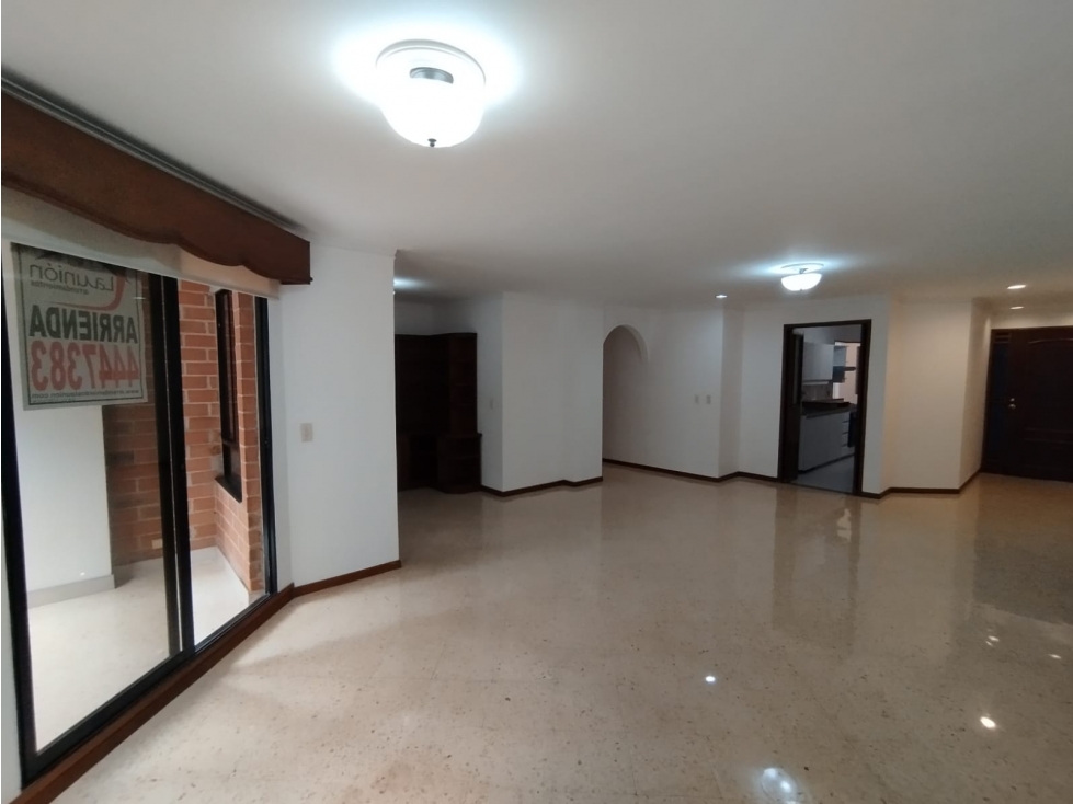 SE ARRIENDA APARTAMENTO EN EL SECTOR DE LAURELES — foto 2