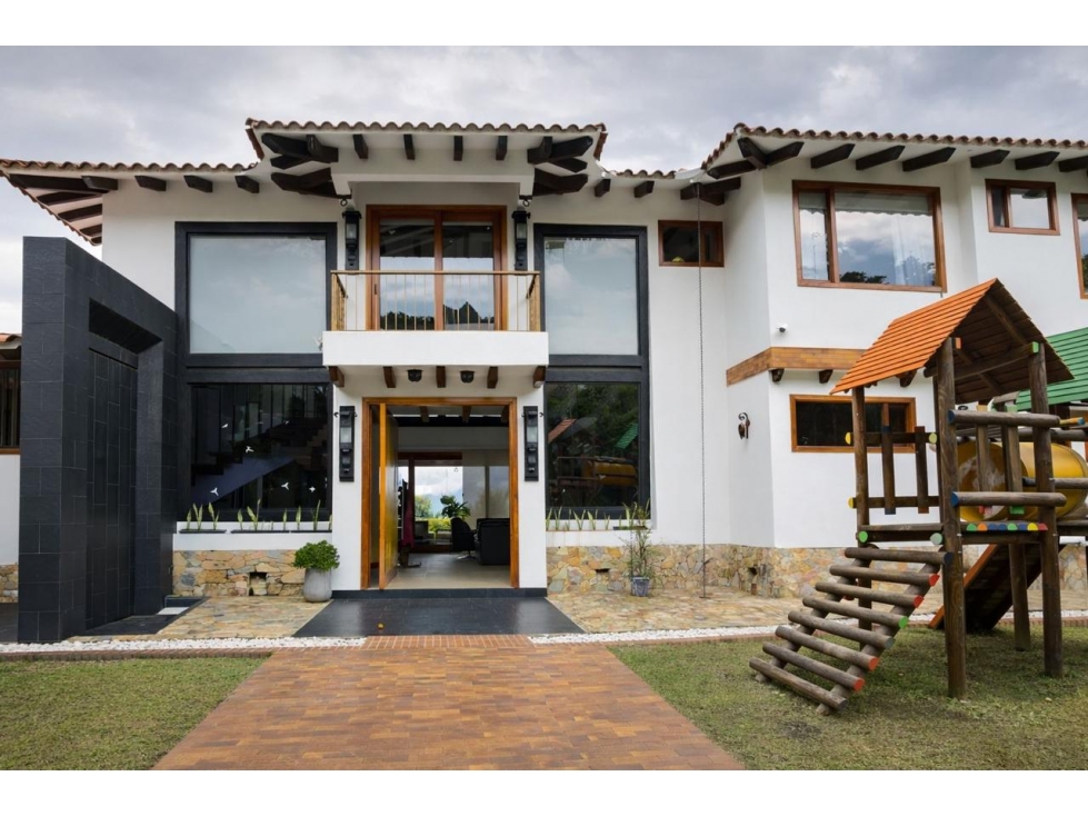 CASA EN ARRIENDO EN BELLO