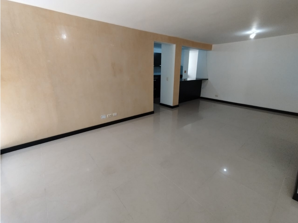 SE ARRIENDA APARTAMENTO EN LOMA DE LOS BERNAL — foto 2