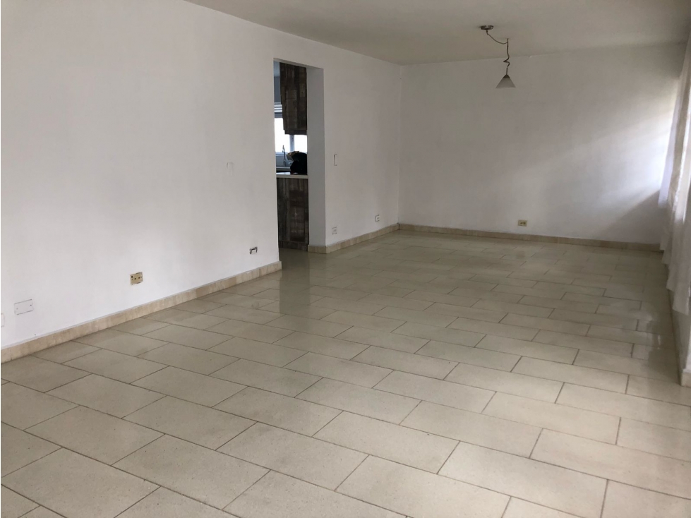 SE ARRIENDA CASA PRIMER PISO A DOS CUADRAS DE LA IGLESIA SANTA GEMA — foto 2