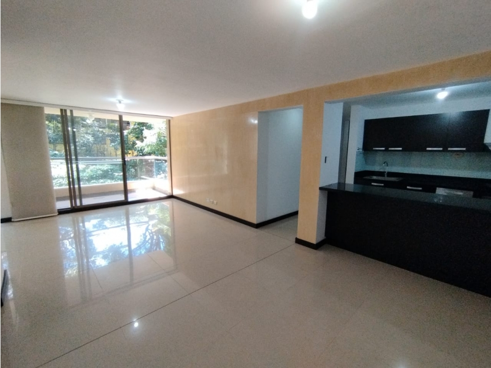 SE ARRIENDA APARTAMENTO EN LOMA DE LOS BERNAL