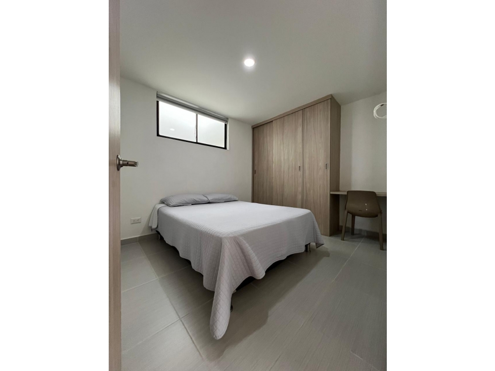 SE ARRIENDA APARTAMENTO EN LA CASTELLANA — foto 3