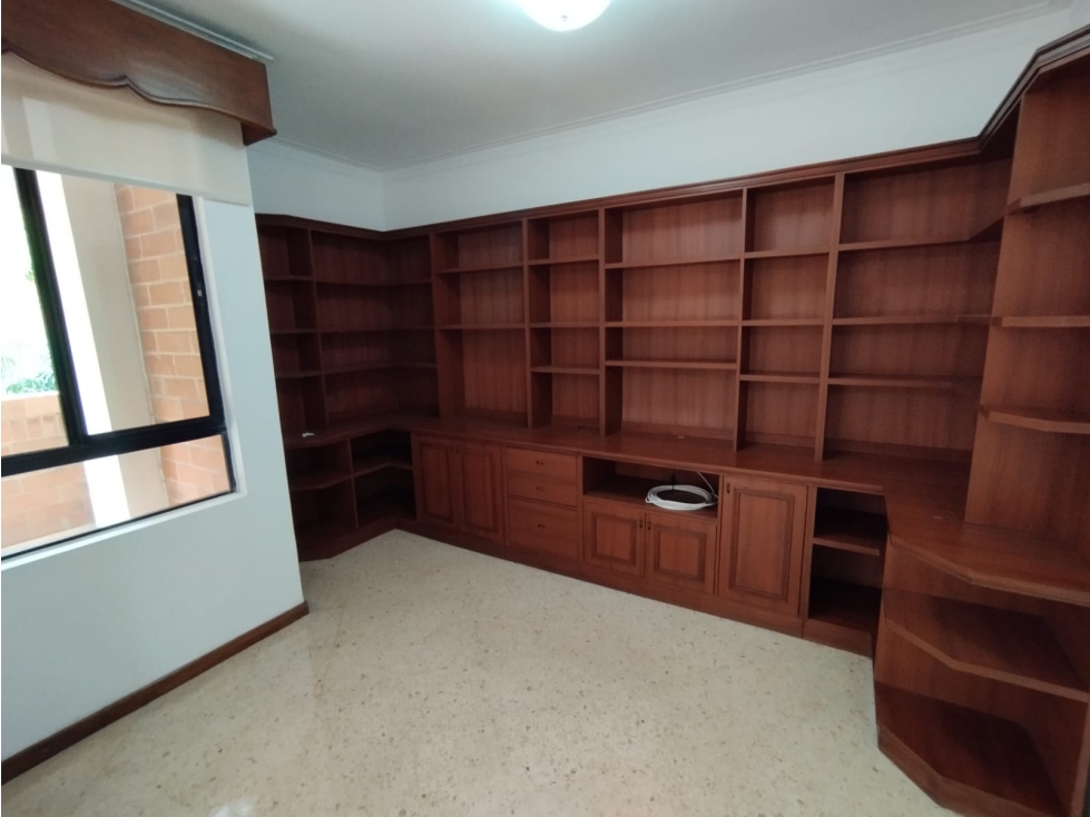 SE ARRIENDA APARTAMENTO EN EL SECTOR DE LAURELES — foto 3