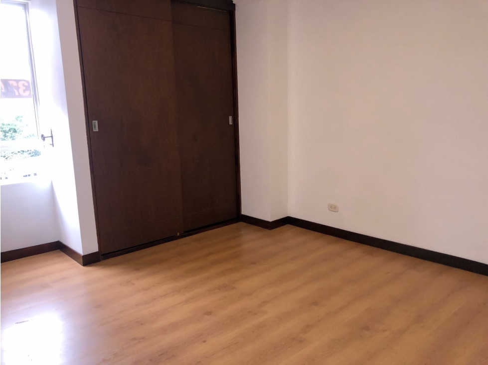 SE ARRIENDA APARTAMENTO EN PRIMER PARQUE DE LAURELES — foto 5