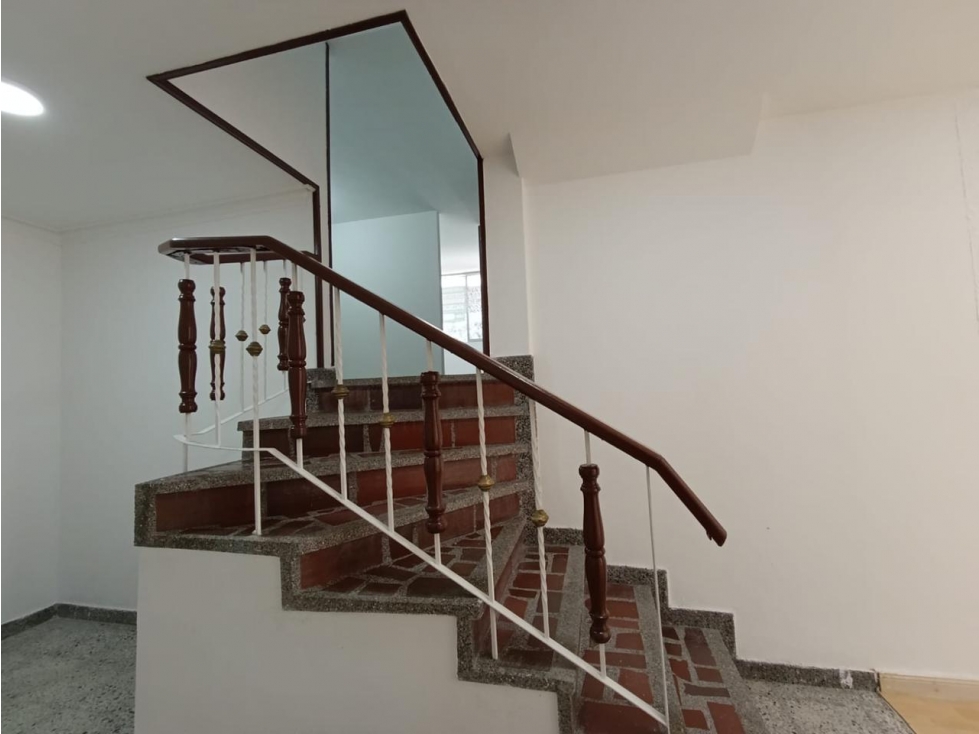 SE ARRIENDA CASA SEGUNDO PISO EN BELEN PARA USO COMERCIAL — foto 2