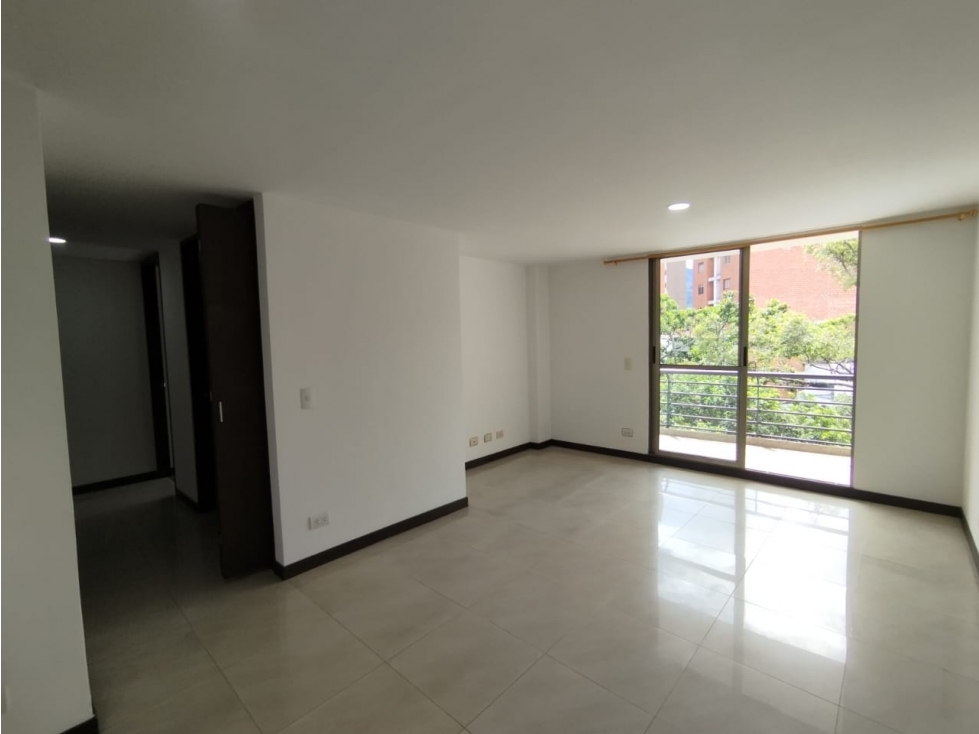 SE ARRIENDA APARTAMENTO EN EL SECTOR DE LAURELES — foto 3