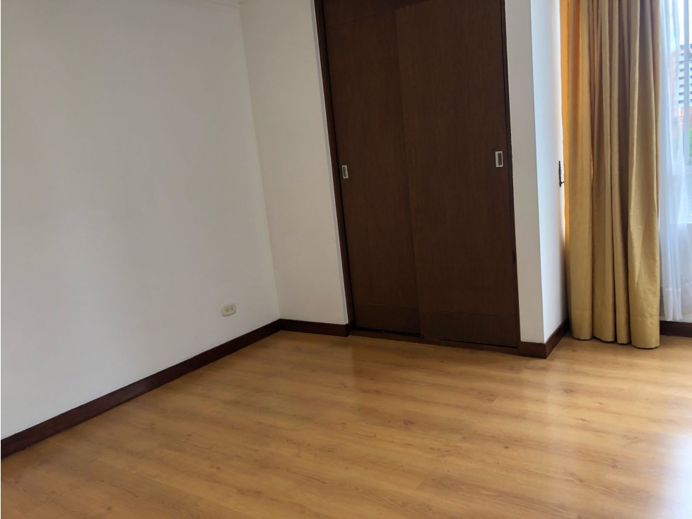 SE ARRIENDA APARTAMENTO EN PRIMER PARQUE DE LAURELES — foto 6